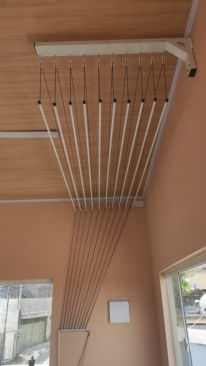 Varal tradicional com mão francesa